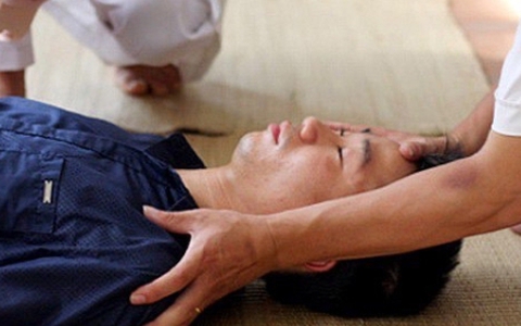 Suýt chết vì nhầm đột quỵ với cảm nắng