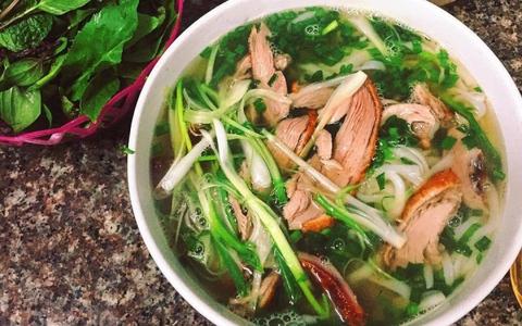 Phở vịt quay béo ngậy thơm lừng đặc sản xứ Lạng, ăn một lần là nhớ mãi