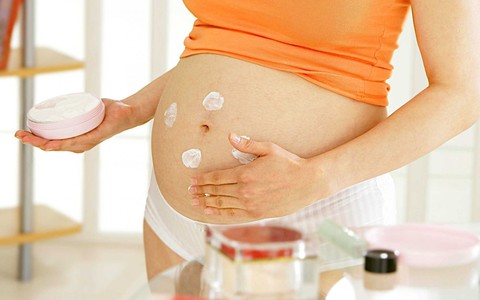 Mẹ bầu bôi kem chống nắng được không? Cách dùng kem chống nắng như thế nào để an toàn và hiệu quả?