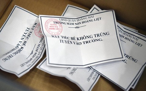 "Giấc mơ trường làng": Khi cơ hội của con phụ thuộc vào bàn tay may rủi của cha mẹ!