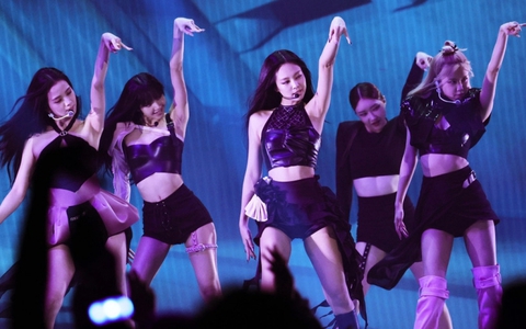 BLACKPINK "đốt cháy" sân khấu lễ trao giải MTV VMAs 2022 với "Pink Venom"