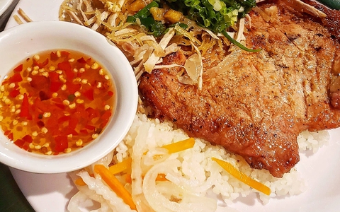 Tôi từng ăn cơm tấm Sài Gòn để bớt... đói