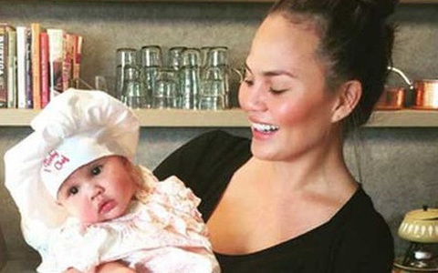 Gần 2 năm sau sảy thai, Chrissy Teigen thông báo tin vui