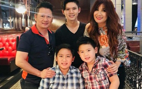 Vừa mở cửa bước vào nhà, vợ cũ Bằng Kiều đã phát hiện điều bất thường, nghe kể ai cũng phải xuýt xoa khen cô dạy con khéo