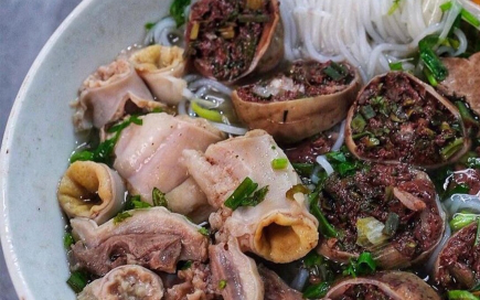 Ẩm thực Việt có món bún lòng cực 'gây nghiện' với vô số 'topping' hấp dẫn