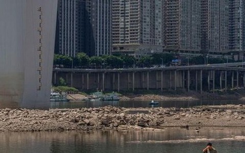 Hạn hán kỷ lục kéo dài đang gây thiếu điện tệ hại trên khắp thế giới