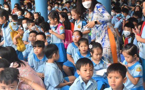 Trường tiểu học phải... mượn giáo viên