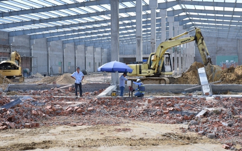 Vụ sập tường ở Bình Định: Thêm bức tường dài 20 mét đối diện bị sập