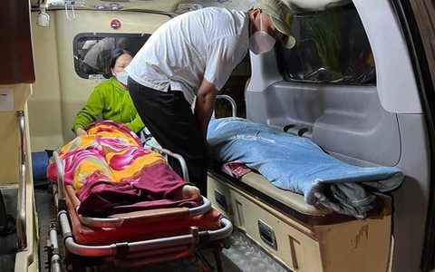 Cha mẹ đau đớn bên thi thể 2 học sinh chết đuối khi đi bắt cá