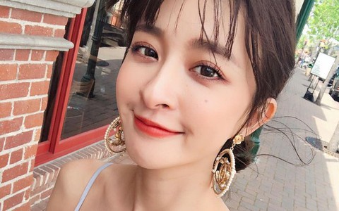 1 việc quan trọng nên làm trước khi bôi kem chống nắng để tránh tia UV và bảo vệ collagen tốt hơn
