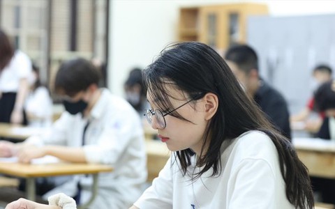 Tuyển sinh đại học 2022: Thủ tục làm khó thí sinh?