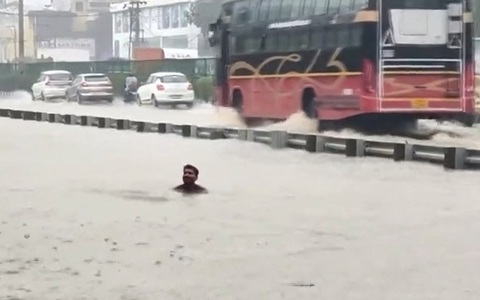 Ấn Độ: Sét đánh và mưa lớn cướp đi sinh mạng của 36 người