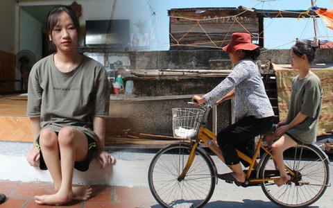 Nữ sinh liệt 2 chân 10 năm tìm chữ 'trên đôi chân của mẹ'