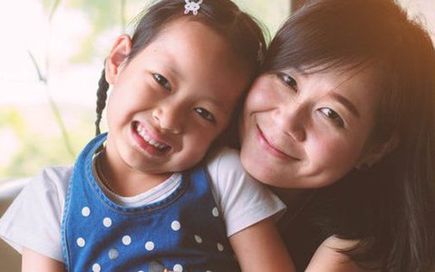Con gái bị cô lập ở trường, người mẹ có cách xử lý khéo