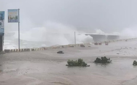Ông Mai Văn Khiêm - Giám đốc Trung tâm Dự báo KTTVQG: “Bà con tuyệt đối phải ở trong nhà từ bây giờ cho đến hết sáng mai!”
