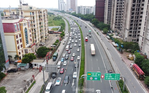 Người dân trở lại Hà Nội sau nghỉ lễ 2/9, cao tốc ùn dài hàng cây số