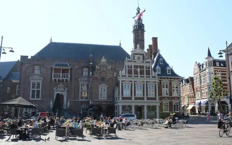 Haarlem - thành phố đầu tiên cấm quảng cáo thịt nơi công cộng