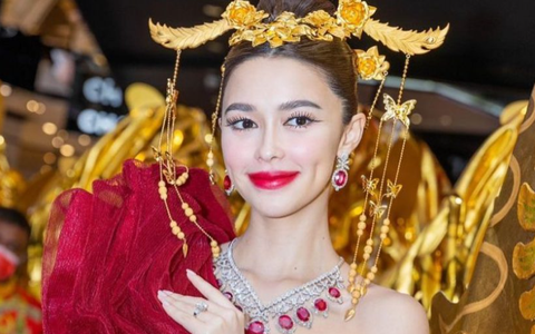 Bông hồng lai từng “cắm sừng” thiếu gia Tuổi Nổi Loạn diện trang sức 74 tỷ dự sự kiện, ai dè sến như phường chèo
