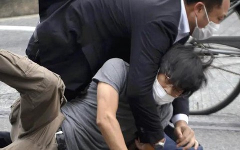 Nghi phạm ám sát ông Abe Shinzo bị truy tố tội danh giết người