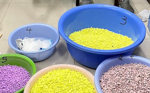 Thu giữ hơn 100kg ma tuý tổng hợp trong căn hộ của cô gái trẻ ở Hà Nội