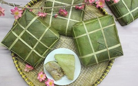 Chuyên gia chỉ cách nhận biết bánh chưng luộc bằng pin độc hại