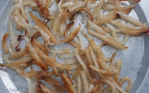 Những "siêu phẩm" mứt dừa Tết năm nào cũng khiến dân tình cười nghiêng ngả: Người làm giống mực xào, người lại giống nem thính