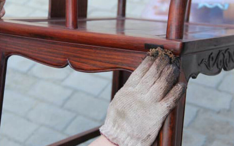 4 cách làm sạch 'cực sáng tạo' để lau chùi đồ gỗ chạm trổ dịp Tết