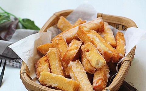 Nghỉ Tết rồi, làm bánh mì chiên mật ong bằng nồi chiên không dầu cho bữa sáng ngon mà nhanh gọn!