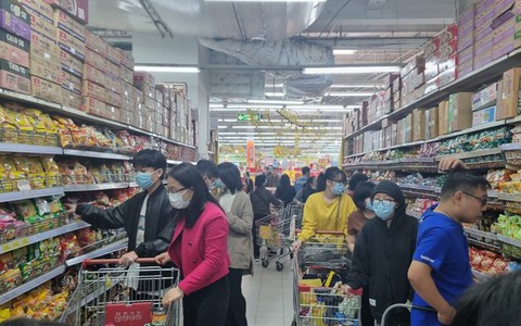 Siêu thị, đại lý Hà Nội đông nhưng sức mua yếu