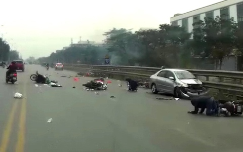 Tài xế lao vào 6 xe máy khiến 8 người bị thương ở Hà Nội có nồng độ cồn