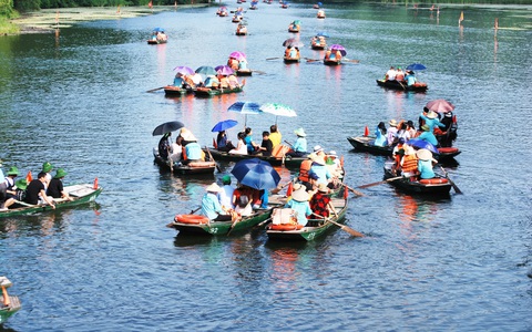 Ninh Bình bác tin du khách mắc kẹt đến nửa đêm ở Tràng An, đề nghị xử phạt người tung tin thất thiệt
