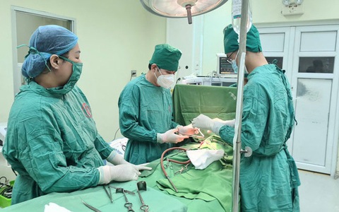 Báo động đỏ nội viện cứu sống người phụ nữ bị sốc đa chấn thương, đứt rời thân tử cung