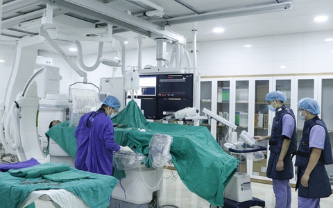 Xuyên đêm can thiệp cấp cứu 3 bệnh nhân xuất huyết não cấp tính do vỡ phình động mạch