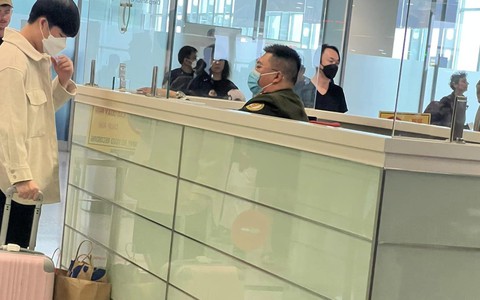 Du khách Singapore tố bị vòi tiền ở Nội Bài: Tạm đình chỉ 1 cán bộ công an cửa khẩu