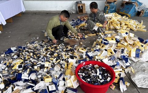 Tiêu huỷ ma túy tang vật vụ án và hơn 4.000 bao thuốc lá nhập lậu
