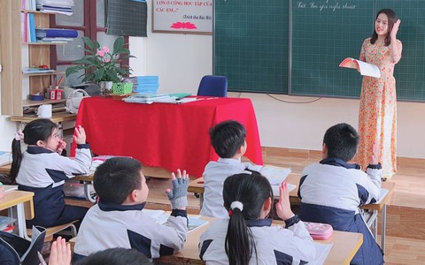Cô giáo 'lái đò… ra biển'