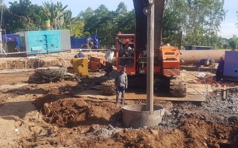 Hơn 1 tuần bé trai rơi xuống trụ bê tông: Công tác cứu nạn hiện ra sao?