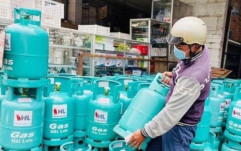 Giá xăng, gas, thực phẩm tăng cao, người dân, doanh nghiệp oằn mình chống chịu