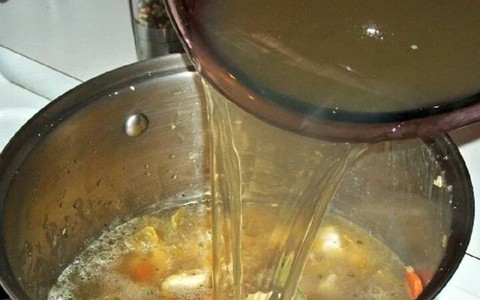 Phải làm sao khi lỡ cho nhiều muối vào đồ ăn?