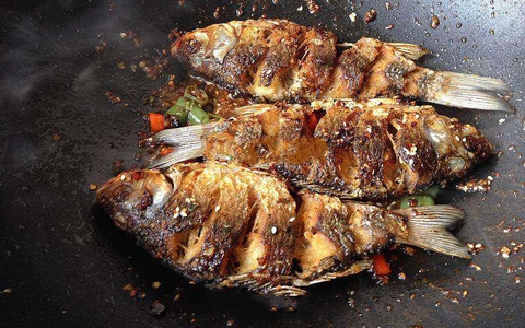 Cá diếc chiên giòn rim mặn ngọt ngon cơm