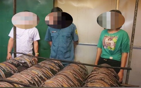 Công an vào cuộc xử lý tình trạng dùng kích điện bắt giun đất ở Thanh Hoá