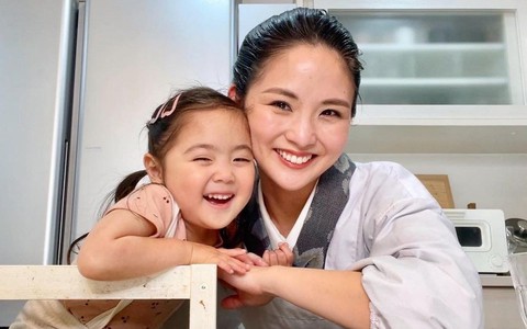 Mẹ Nhật có 2,7 triệu người theo dõi, được săn đón như siêu sao quốc tế