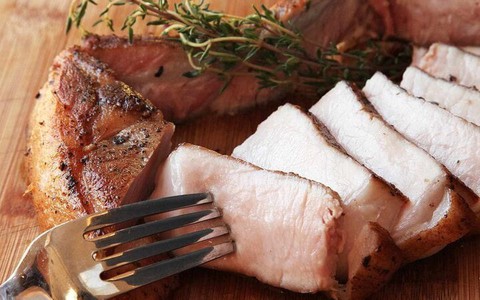 Vì sao thịt lợn nhất định phải nấu chín kỹ, không được ăn tái?
