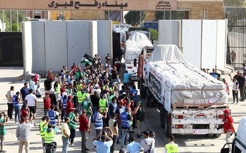 Cửa khẩu Rafah mở, đoàn xe viện trợ đầu tiên tiến vào Dải Gaza