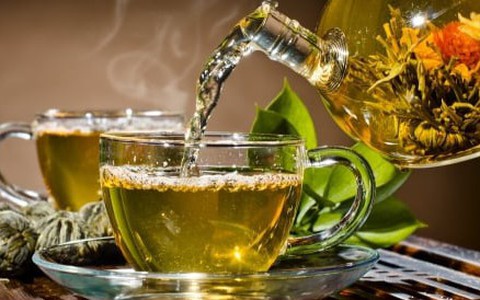 Công dụng bất ngờ của nước trà để qua đêm