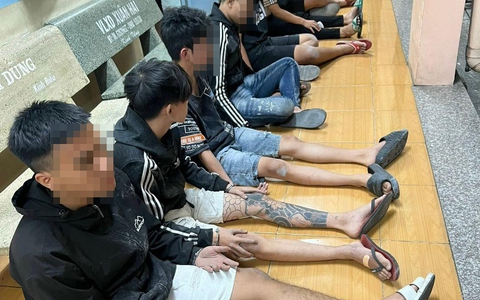 8 thiếu niên vác hung khí đi “tỉ thí” bị công an Bình Dương tóm gọn