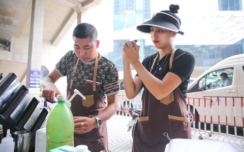 Trào lưu bán "cafe dạo" ở Hà Nội