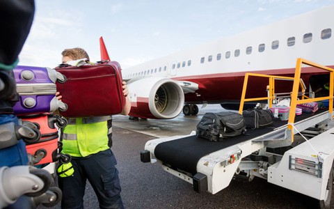 Vali nào dễ hỏng khi ký gửi máy bay?