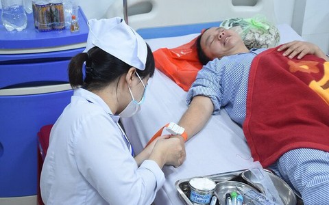 Sức khỏe của 2 nữ lao công bị nhóm thanh niên bắn giờ ra sao?