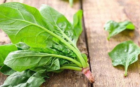 Rau chân vịt ngừa ung thư, cực bổ dưỡng nhưng cũng có thể gây hại đủ đường nếu ăn sai cách
